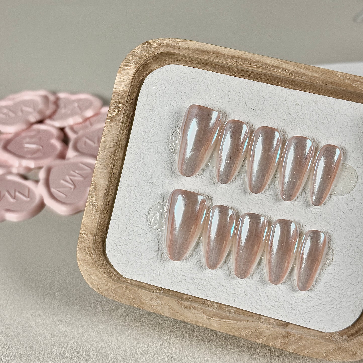 Chrome Nails Mandorla