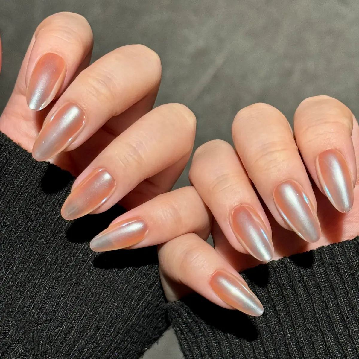 Chrome Nails Mandorla