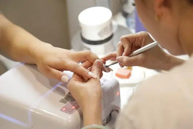 La Rivoluzione delle Mie Unghie: La Storia di Martina e i Press-On Nails